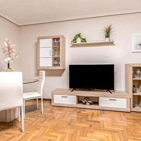 Stunning Apartment In Gijon With Wifi Eksteriør billede