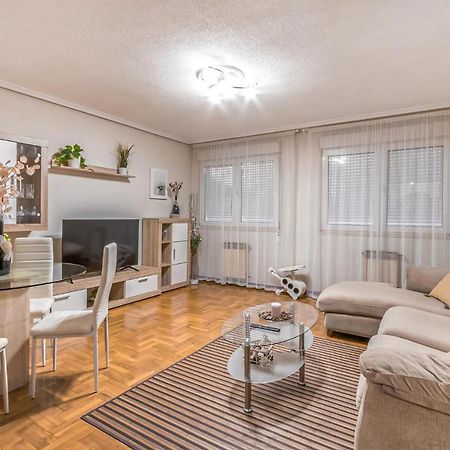 Stunning Apartment In Gijon With Wifi Eksteriør billede